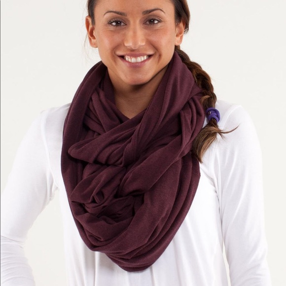 Deja vu scarf - Picture 4 of 5